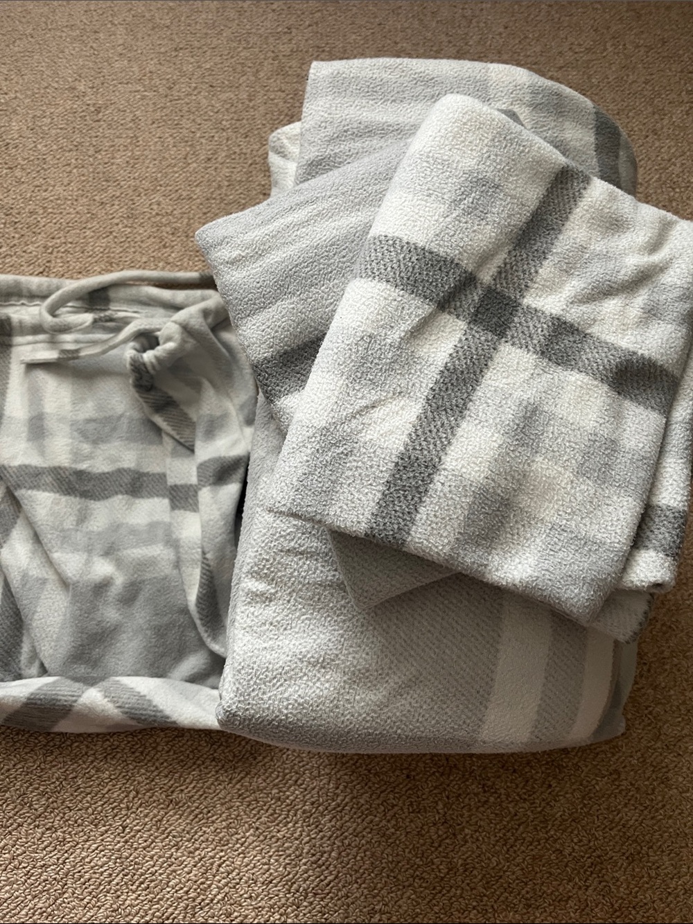 Cozy Gray Plaid Cuddle Duds Queen Sheet Set w/ 2 Pillow Cases